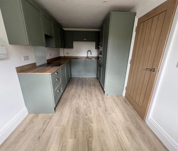 3 bedroom semi-detached house to rent - Photo 4