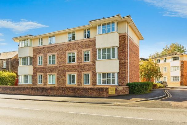 2 bedroom Flat To Let - Photo 1