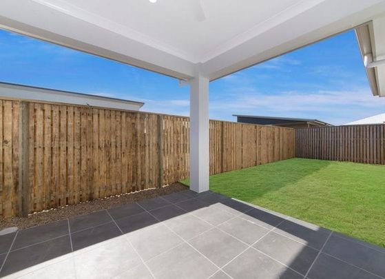 Contemporary and Comfortable Living in a Oonoonba! - Photo 1