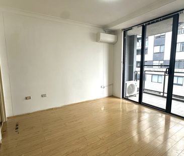 SUPER SIZE 2 BED 2 BATH UNIT 100M TO AUBURN STATION - Photo 5