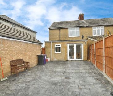 3 bedroom semi-detached house to rent - Photo 6