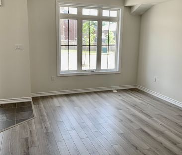 For Lease - 594 Murrell Boulevard, East Gwillimbury, Ontario - Photo 3