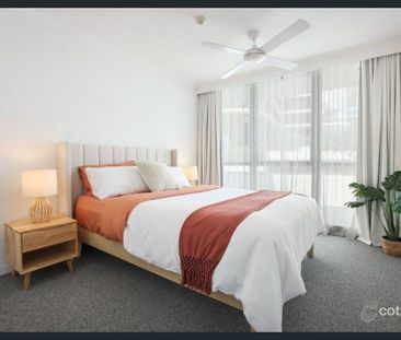 Beachside Living in the Heart of Surfers Paradise - Photo 3