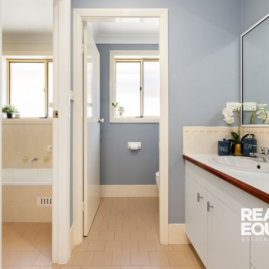 16 Glengyle Court, Wattle Grove NSW 2173 - House For Rent | Domain - Photo 1