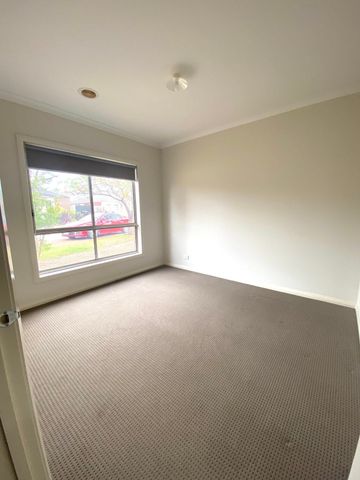 Pristine 3 bedroom home - Photo 2