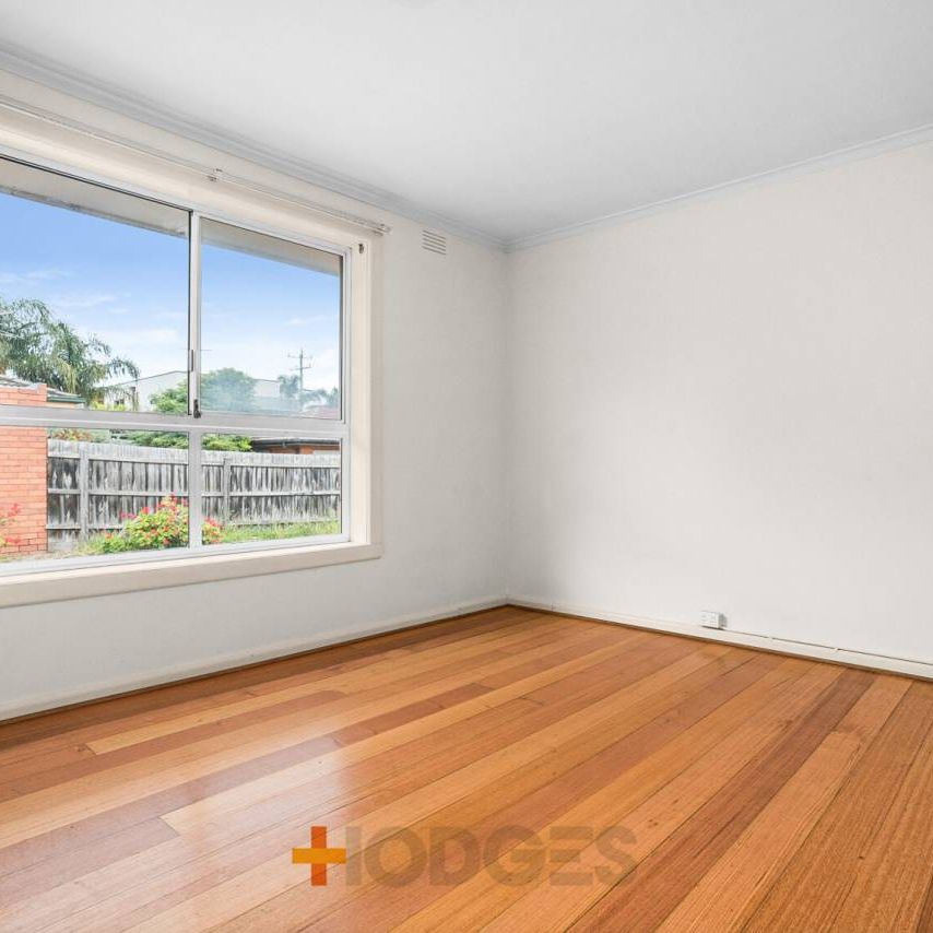 SPACIOUS | TWO BEDROOM | QUIET BLOCK - Photo 1