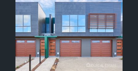 Three Bedroom Townhouse - Photo 5