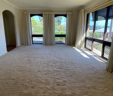 Comfortable Family Living in Happy Valley - Photo 4