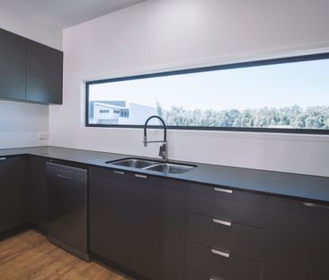 LIFESTYLE AND LOW MAINTENANCE IN SUNSHINE COVE - Photo 6