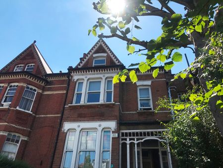 1 Bed Flat, Thurlow Park Rd, SE21 - Photo 2
