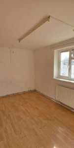 Langdon Crescent, London, E6 - Photo 3