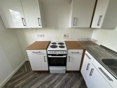 Studio to rent - Photo 2