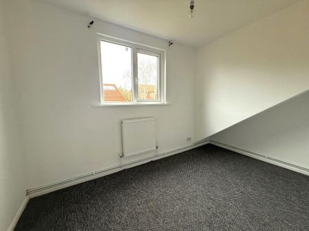 4 bedroom semi-detached bungalow to rent - Photo 5