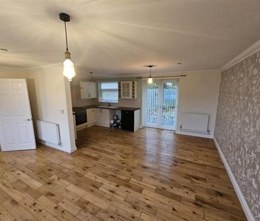 3 bedroom semi-detached house to rent - Photo 3