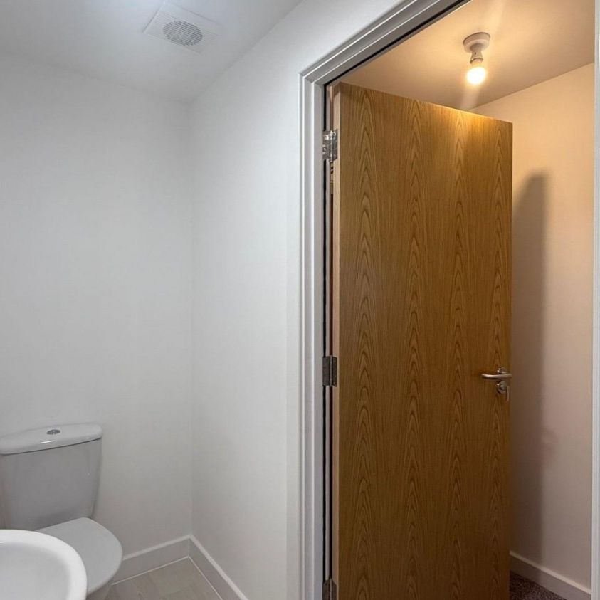 1 bedroom Flat To Let - Photo 1