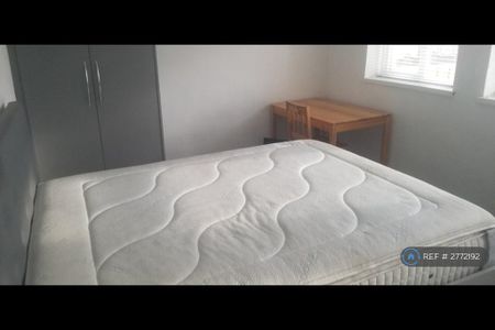 2 bedroom end of terrace house to rent - Photo 5