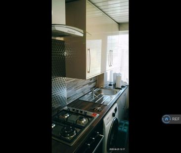 3 bedroom end of terrace house to rent - Photo 5