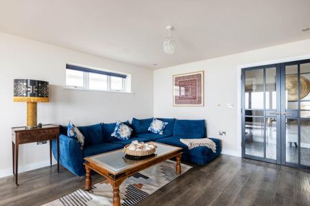 5 bedroom detached house to rent - Photo 3