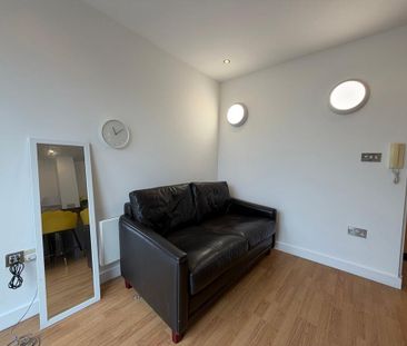 Studio to rent - Photo 2