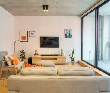 FULLY FURNISHED APARTMENT, UNBEATABLE RICHMOND LOCATION! - Photo 4