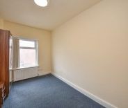 3 bed House - Mid Terrace for Rent - Photo 6