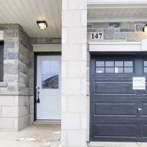 For Lease - 147 Aquasanta Crescent, Hamilton, Ontario - Photo 3