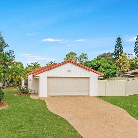 LARGE 4 BEDROOM FAMILY HOME IN GREAT LOCATION - Photo 5