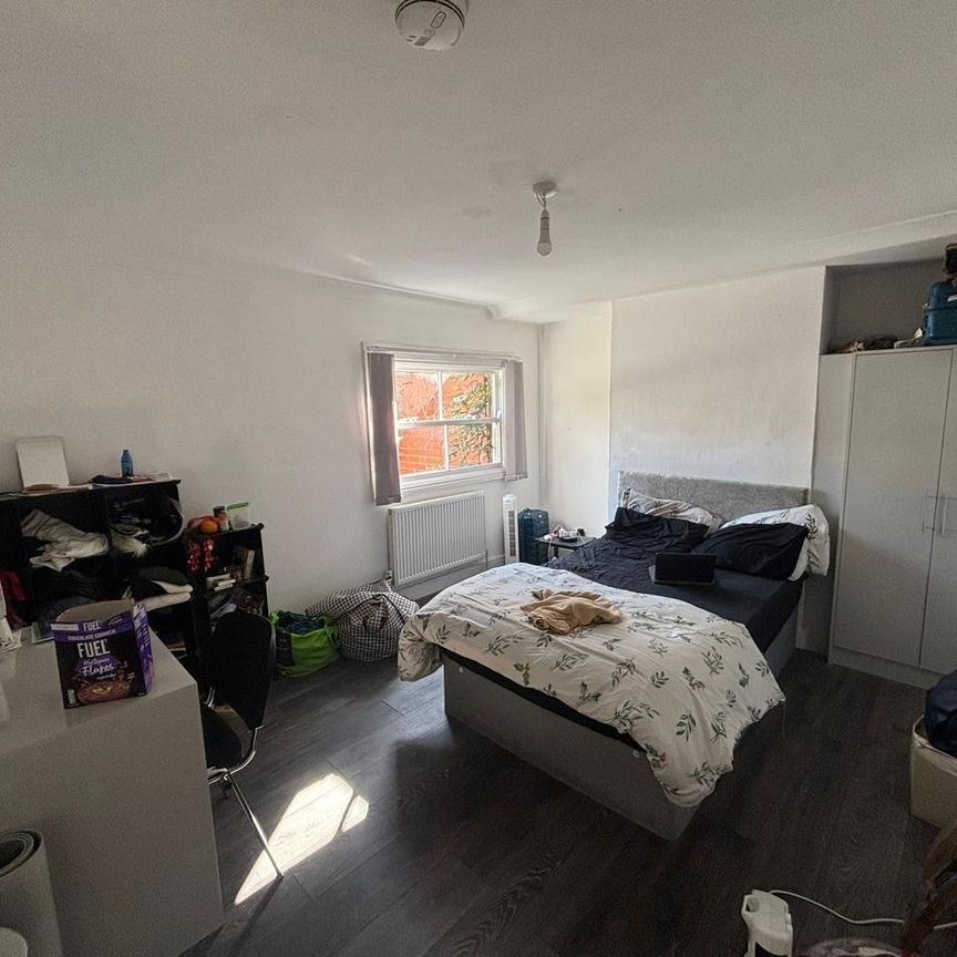 Room in a Shared House, Hazelwell Street, B30 - Photo 1