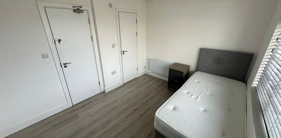 Studio Flat, Edgehill Road, CR4 - Photo 2