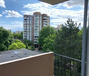 QUIET South / West 7th floor bachelor - Kerrisdale - Photo 1