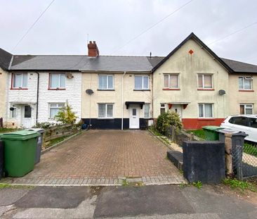 £1,300 PCM, Three Bedroom House with Off-Road Parking and Enclosed ... - Photo 4