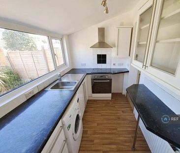 2 bedroom semi-detached house to rent - Photo 5