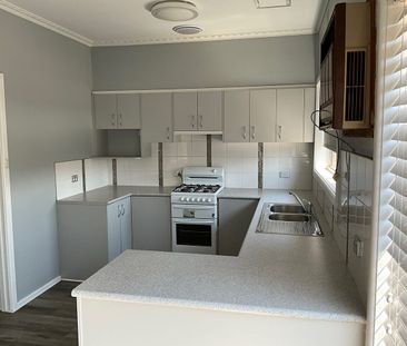 Three bedroom home - Photo 5