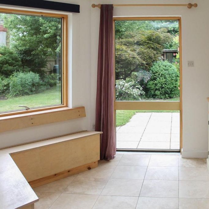 3 bedroom detached bungalow to rent - Photo 1