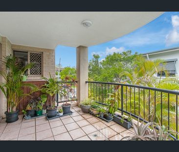 STUNNING RENOVATED UNIT IN THE HEART OF COOLANGATTA - Photo 3