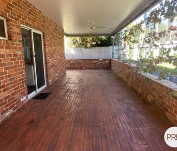 MODERN THREE BEDROOM HOME! - Photo 4