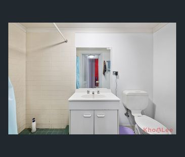 Modern Loft Apartment in the Heart of Broadway - Photo 6