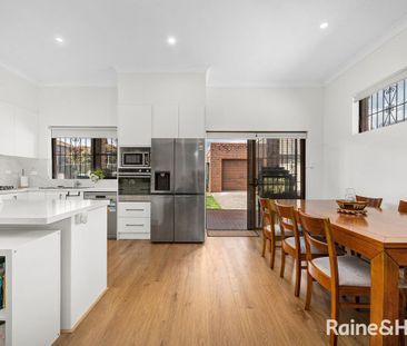 4 Bedroom Home - Recently Renovated - Photo 6