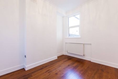 2 Bed Flat, Brixton, SW2 - Photo 4