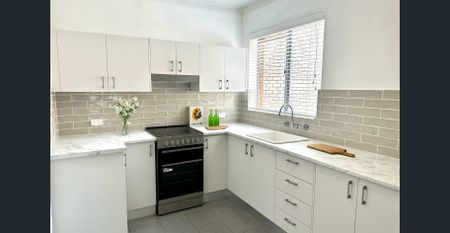 Bright & Airy Apartment in convenient location - Photo 2