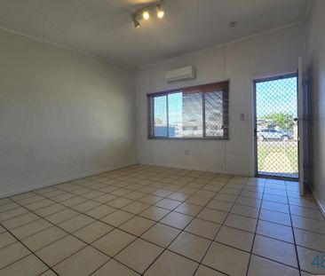 1 Bedroom Partly Furnished Unit Conveniently Located! - Photo 4