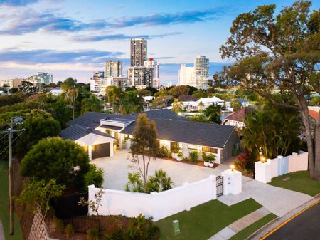 19 Wildash Street, Southport QLD 4215 - House For Rent | Domain - Photo 3