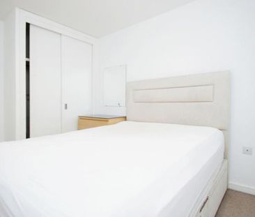 A stylish and practical two double bedroom flat with modern ameniti... - Photo 2