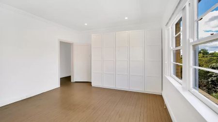 STUNNING AND SPACIOUS 2 BEDROOM RENOVATED APARTMENT IN THE HEART OF DOUBLE BAY... - Photo 4
