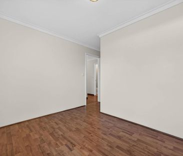 WELL PRESENTED UNIT - 3 BEDROOMS - Photo 5