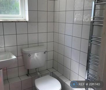 1 bedroom in a house share to rent - Photo 6