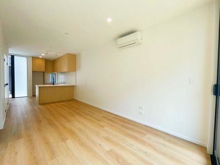 Modern Living in Flat Bush - Brand-New Terrace Home - Photo 4