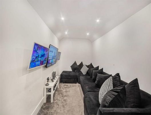 5 Bedroom Detached To Let - Photo 1