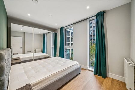 Excellent two-bedroom, two-bathroom flat within Wimbledon Grounds, this prestigious modern development next to the AFC Wimbledon Stadium. - Photo 3