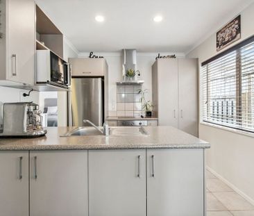 Charming 2BR Home with Garden - Photo 3